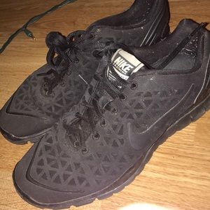 Black nike free fit 2